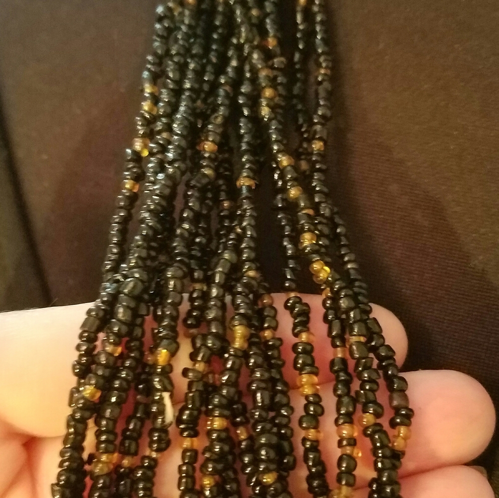 Multi stand seed bead necklace with a pendent - Picture 4 of 8
